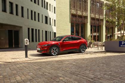 Νέες μπαταρίες για τα ηλεκτρικά Ford